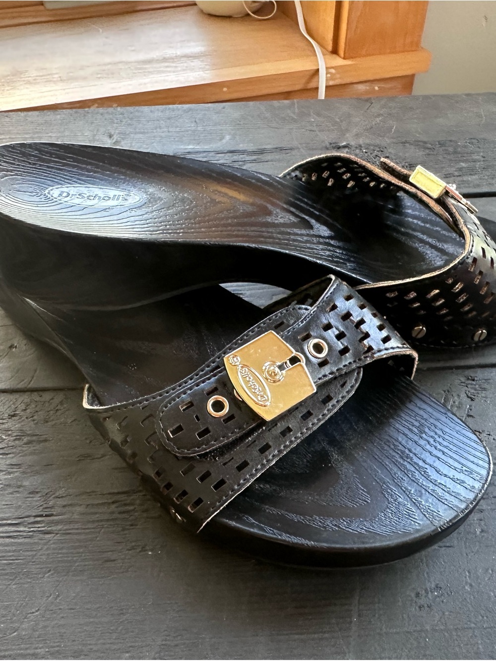 Dr. Scholl’s Black Leather Wedge Sandals Gold Hardware Size 7